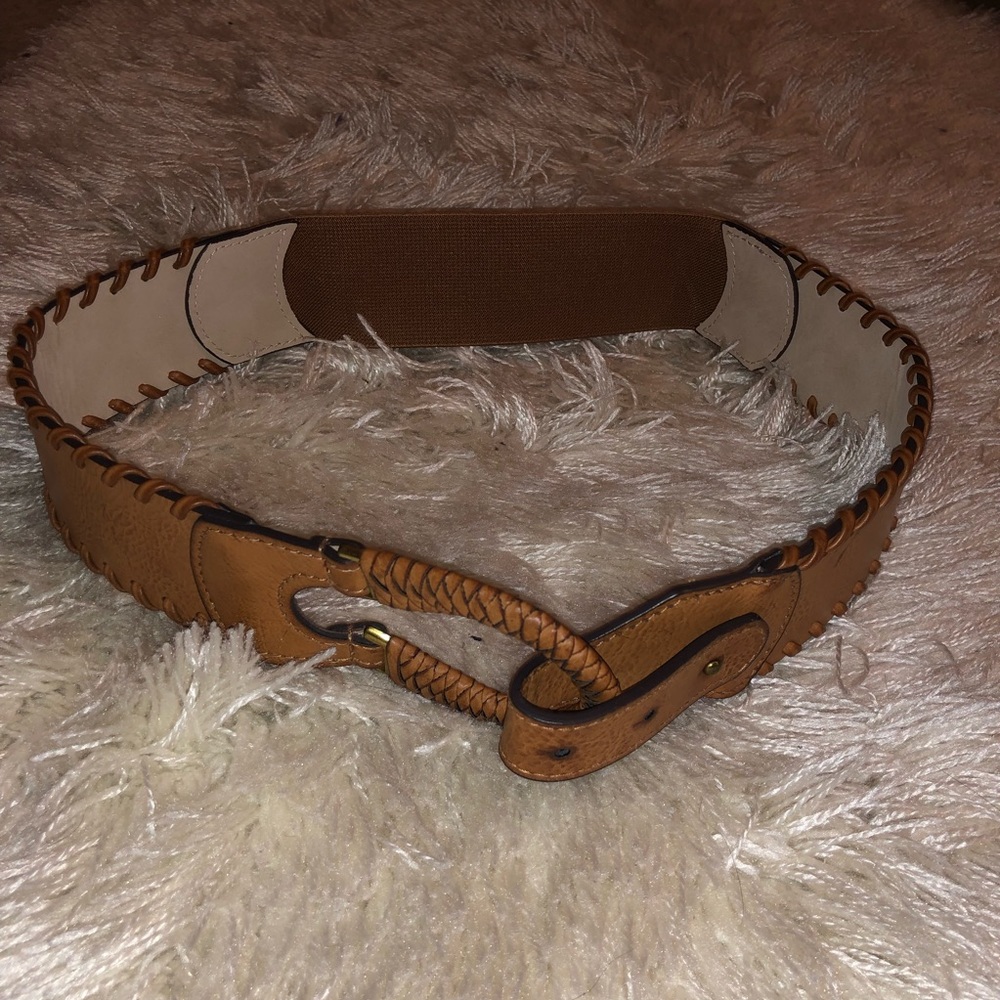 Stretchy leather belt